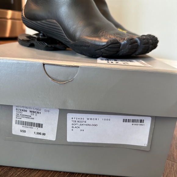 Balenciaga X Vibram Spring 22 Clones Calfskin Heeled Boots - Picture 2 of 5